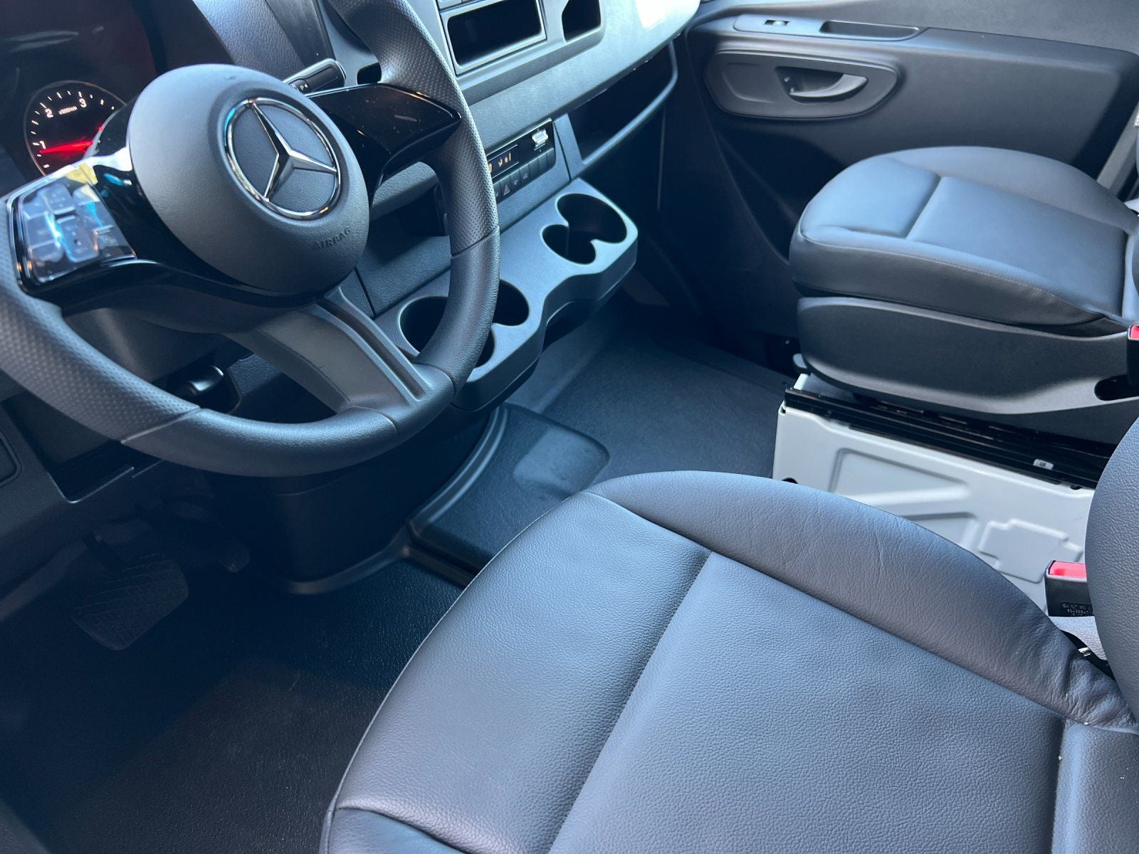 2025 Mercedes-Benz Sprinter 2500 Cargo 144 WB